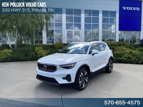 2025 Volvo XC40 Plus Bright Theme