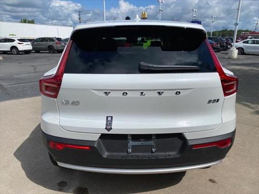 2025 Volvo XC40 Plus Bright Theme