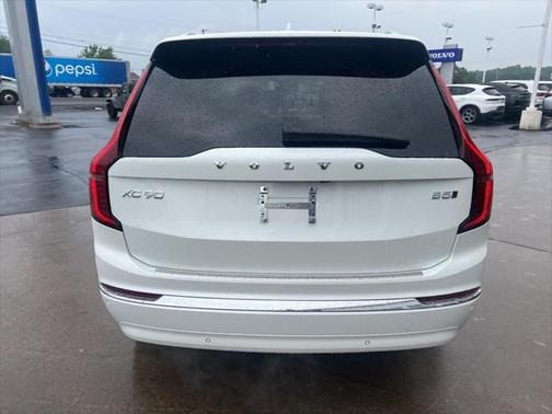 2025 Volvo XC90 B5 Plus 6-Seater