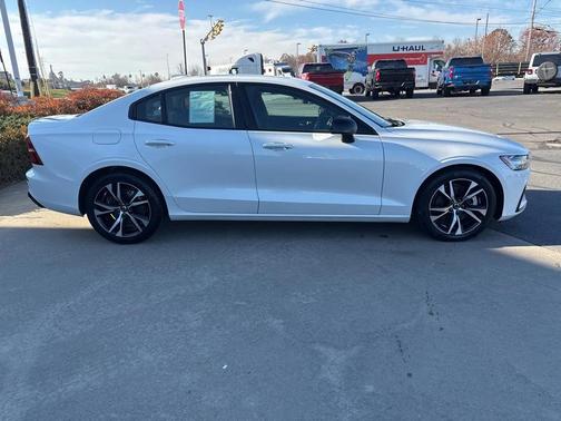 2025 Volvo S60 B5 Core