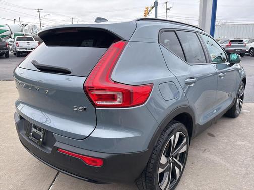 Thunder Grey Metallic 2023 Volvo XC40 B5 Plus Dark Theme