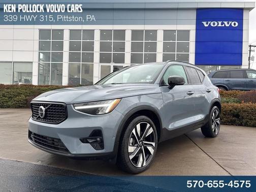 2023 Volvo XC40 B5 Plus Dark Theme