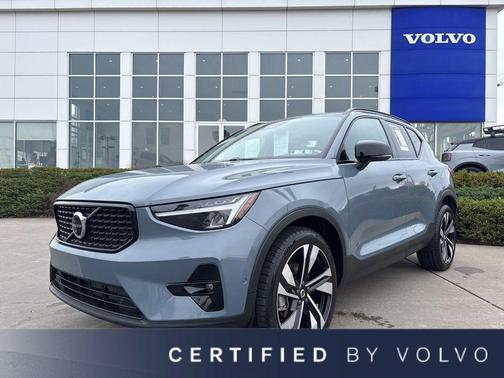 Thunder Grey Metallic 2023 Volvo XC40 B5 Plus Dark Theme