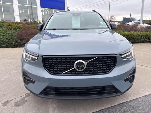 Thunder Grey Metallic 2023 Volvo XC40 B5 Plus Dark Theme