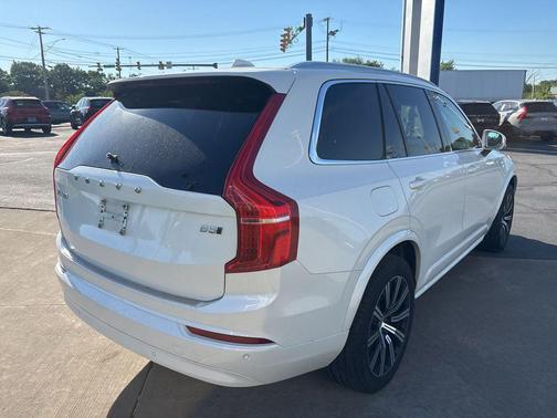 Crystal White Metallic 2023 Volvo XC90 B5 Core