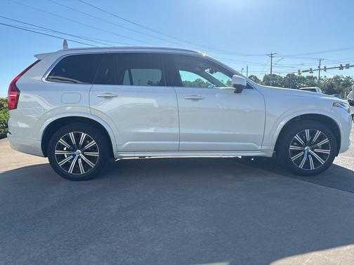 Crystal White Metallic 2023 Volvo XC90 B5 Core