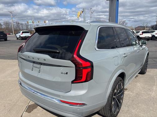 2025 Volvo XC90 B6 Plus 7-Seater