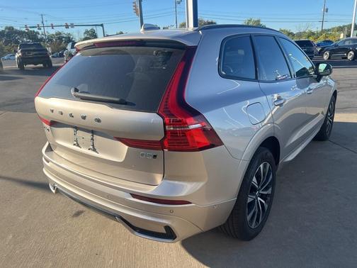 2025 Volvo XC60 B5 Plus