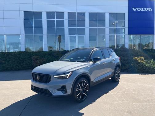 2026 Volvo XC40 B5 Ultra Black Edition