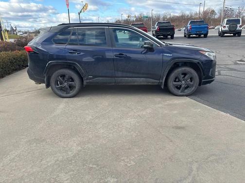 2021 Toyota RAV4 Hybrid SE