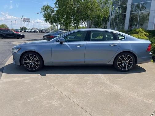2018 Volvo S90 T6 Momentum