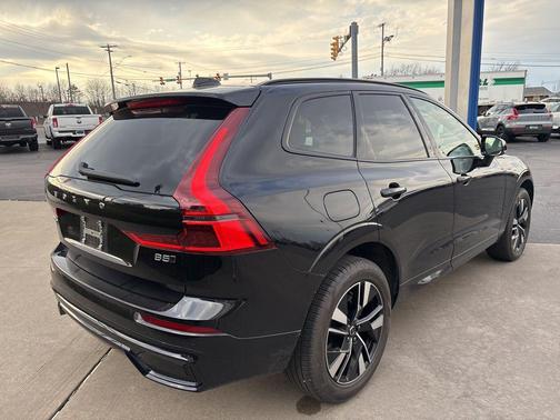 Onyx Black Metallic 2026 Volvo XC60 B5 Core