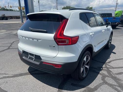 2026 Volvo XC40 B5 Plus