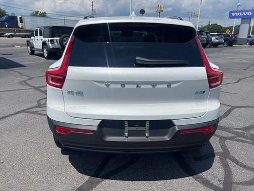 2026 Volvo XC40 B5 Plus
