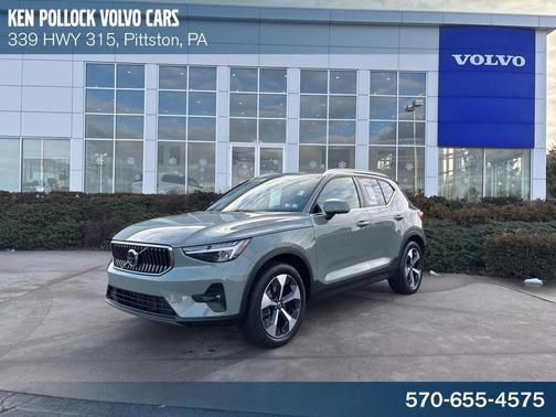 2025 Volvo XC40 B5 Plus Bright Theme