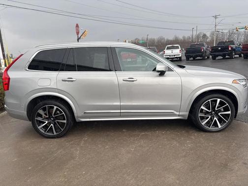 2023 Volvo XC90 B5 Plus