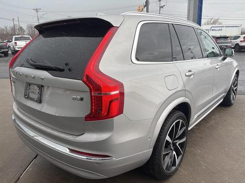 2023 Volvo XC90 B5 Plus