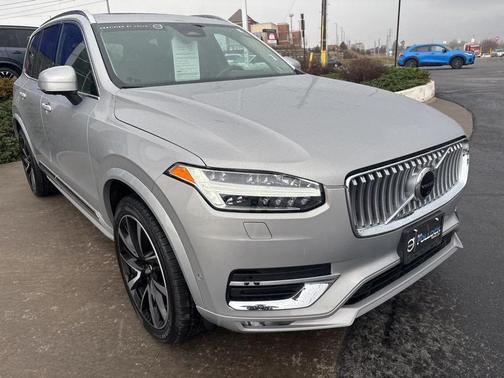 2023 Volvo XC90 B5 Plus