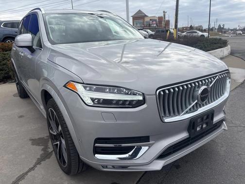 2023 Volvo XC90 B5 Plus