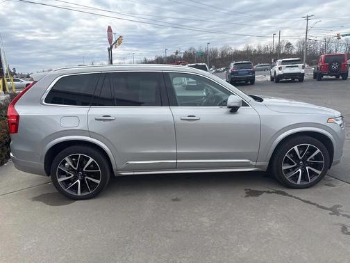 2023 Volvo XC90 B5 Plus