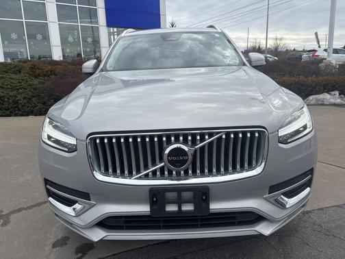2023 Volvo XC90 B5 Plus
