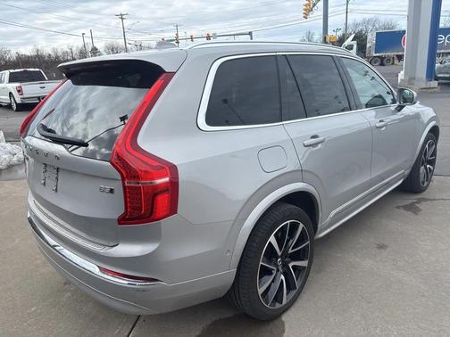 2023 Volvo XC90 B5 Plus