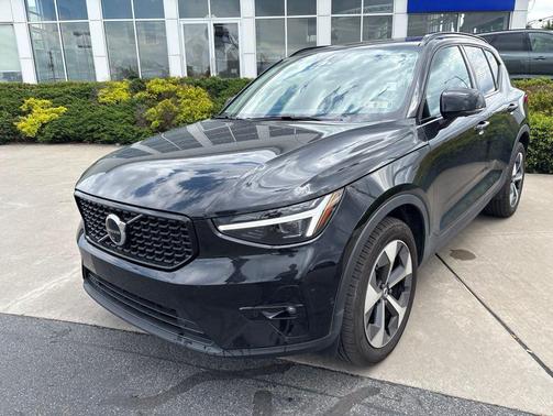 Onyx Black 2026 Volvo XC40 B5 Plus