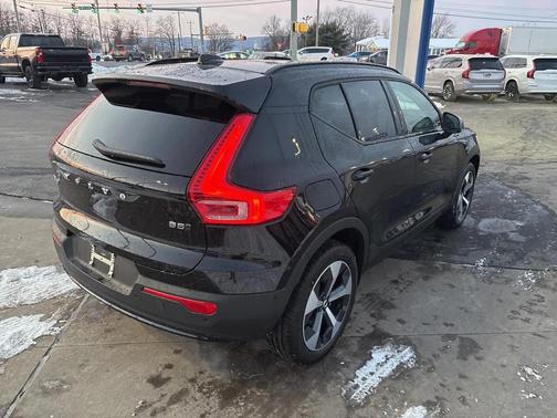 2026 Volvo XC40 B5 Plus
