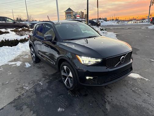 2026 Volvo XC40 B5 Plus