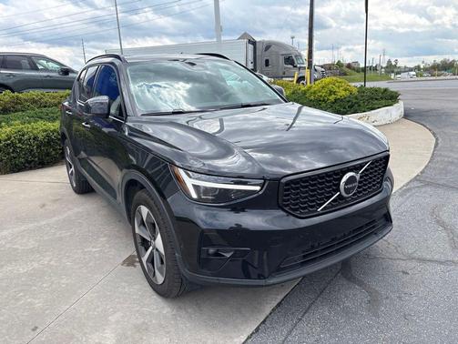 Onyx Black 2026 Volvo XC40 B5 Plus