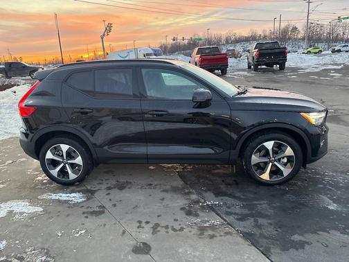 2026 Volvo XC40 B5 Plus