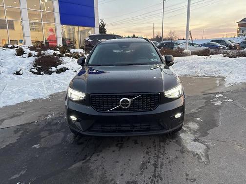 2026 Volvo XC40 B5 Plus