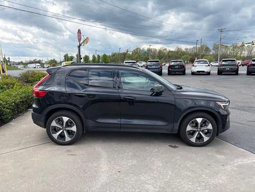 Onyx Black 2026 Volvo XC40 B5 Plus
