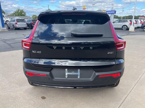 2026 Volvo XC40 B5 Ultra