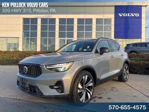 2023 Volvo XC40 B5 Plus Dark Theme