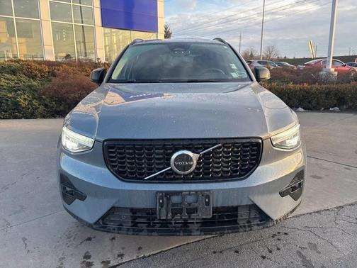 2023 Volvo XC40 B5 Plus Dark Theme