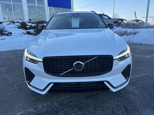 2024 Volvo XC60 Recharge Plug-In Hybrid T8 Ultimate Dark Theme