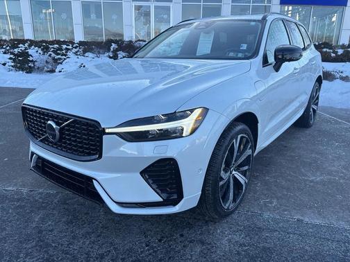 2024 Volvo XC60 Recharge Plug-In Hybrid T8 Ultimate Dark Theme