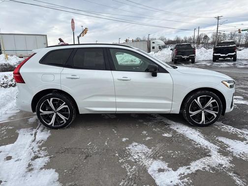 2024 Volvo XC60 Recharge Plug-In Hybrid T8 Ultimate Dark Theme