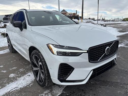 2024 Volvo XC60 Recharge Plug-In Hybrid T8 Ultimate Dark Theme