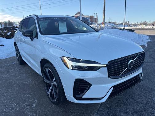 2024 Volvo XC60 Recharge Plug-In Hybrid T8 Ultimate Dark Theme