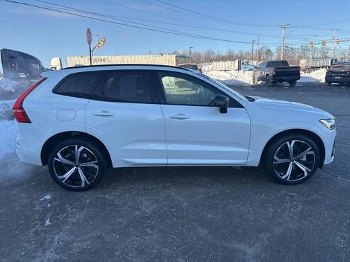 2024 Volvo XC60 Recharge Plug-In Hybrid T8 Ultimate Dark Theme