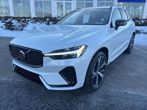 2024 Volvo XC60 Recharge Plug-In Hybrid T8 Ultimate Dark Theme
