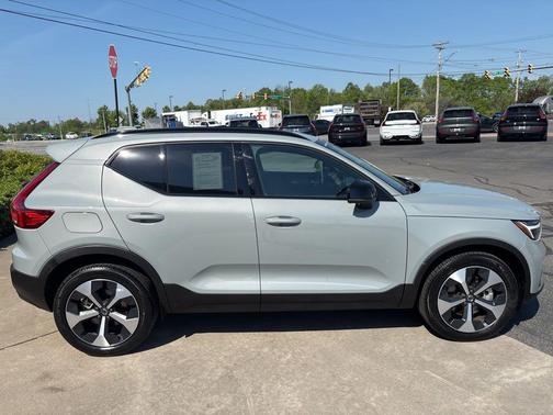 Vapour Grey Metallic 2026 Volvo XC40 Plus, B5 AWD Gas (mild hybrid), Dark