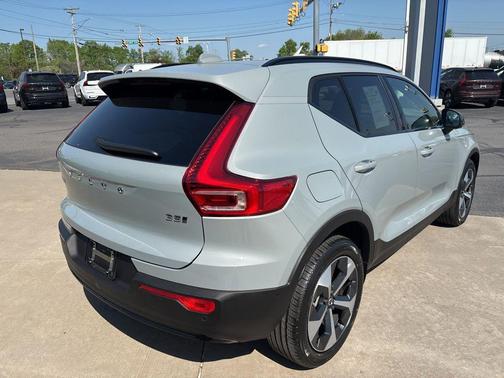 Vapour Grey Metallic 2026 Volvo XC40 Plus, B5 AWD Gas (mild hybrid), Dark