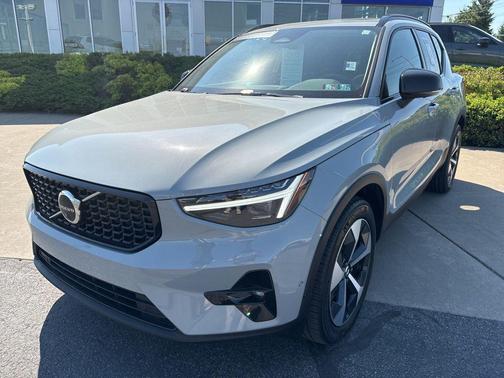 Vapour Grey Metallic 2026 Volvo XC40 Plus, B5 AWD Gas (mild hybrid), Dark