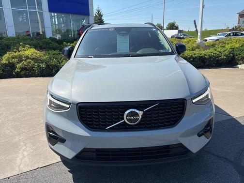 Vapour Grey Metallic 2026 Volvo XC40 Plus, B5 AWD Gas (mild hybrid), Dark