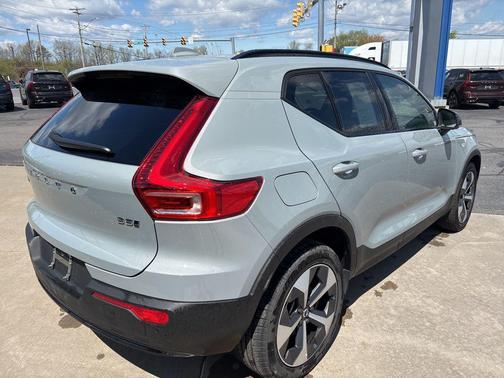 Vapour Grey Metallic 2026 Volvo XC40 Plus, B5 AWD Gas (mild hybrid), Dark