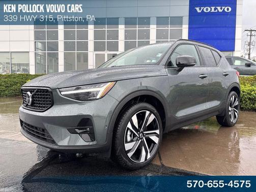 Forest Lake 2026 Volvo XC40 Plus, B5 AWD Gas (mild hybrid), Dark