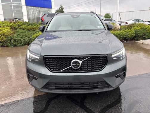 Forest Lake 2026 Volvo XC40 Plus, B5 AWD Gas (mild hybrid), Dark